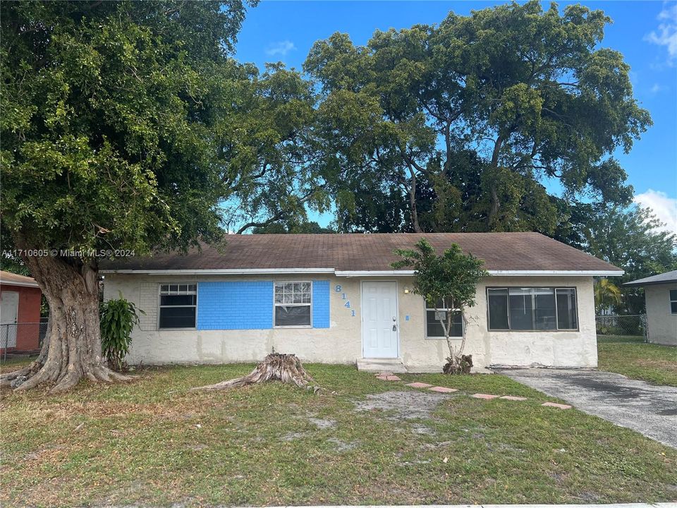 For Sale: $325,900 (3 beds, 2 baths, 1247 Square Feet)