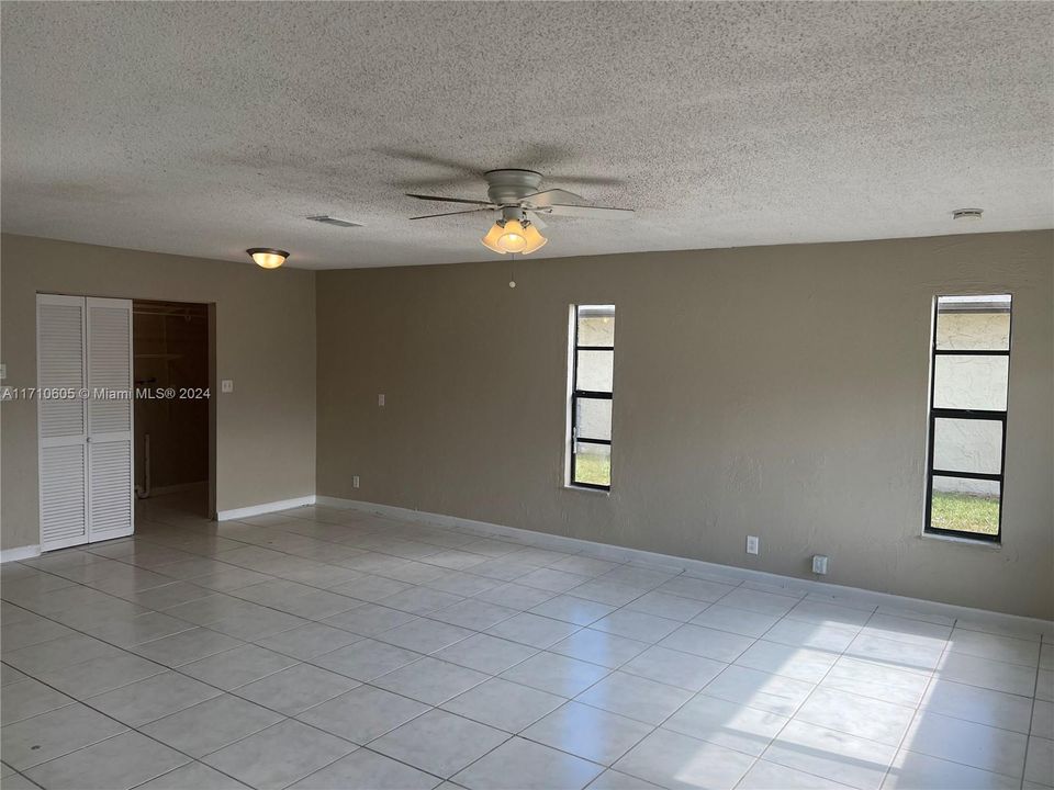 For Sale: $325,900 (3 beds, 2 baths, 1247 Square Feet)