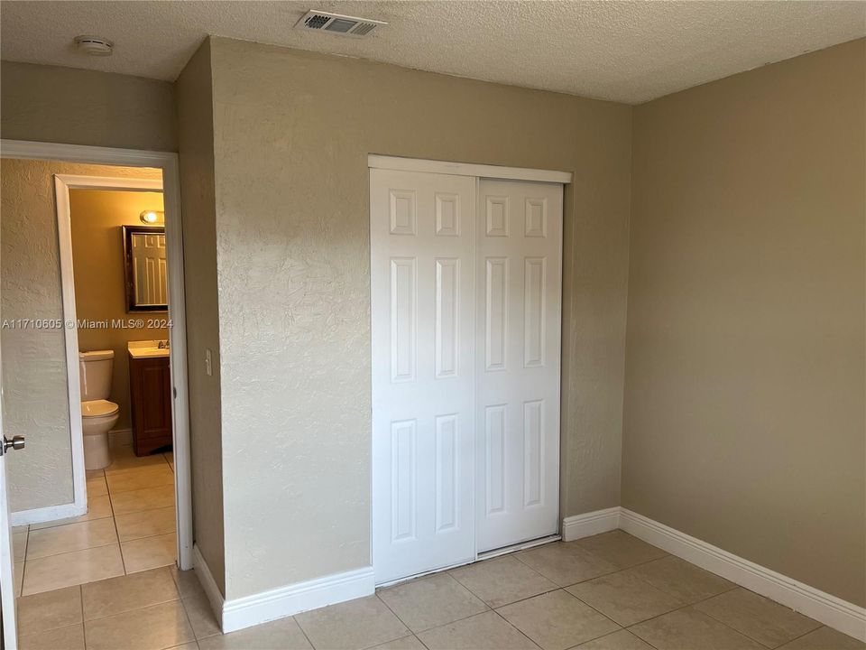 For Sale: $325,900 (3 beds, 2 baths, 1247 Square Feet)