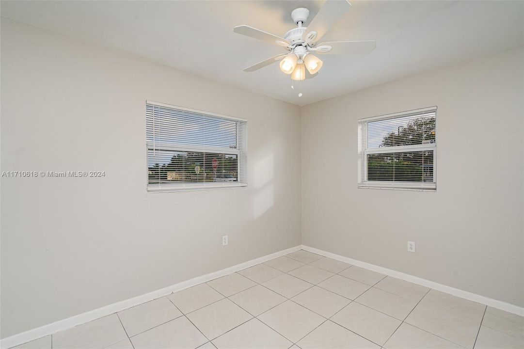 For Sale: $364,000 (3 beds, 2 baths, 1404 Square Feet)