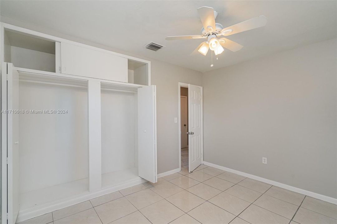 For Sale: $364,000 (3 beds, 2 baths, 1404 Square Feet)