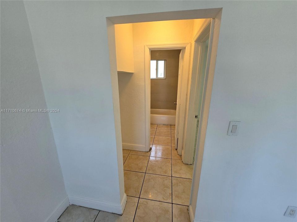 Active With Contract: $1,580 (1 beds, 1 baths, 0 Square Feet)