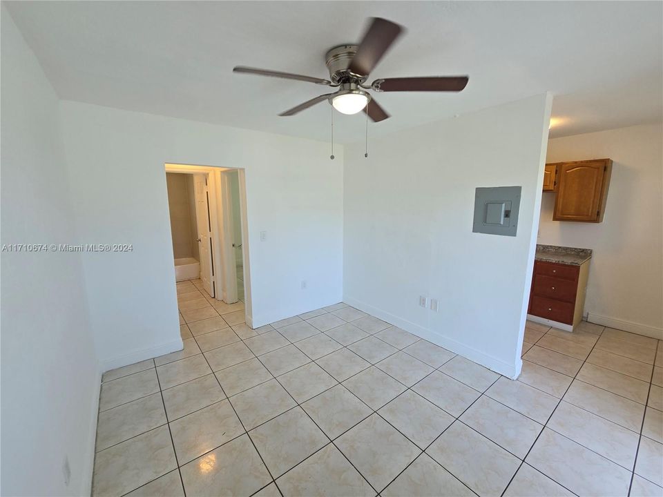 Active With Contract: $1,580 (1 beds, 1 baths, 0 Square Feet)