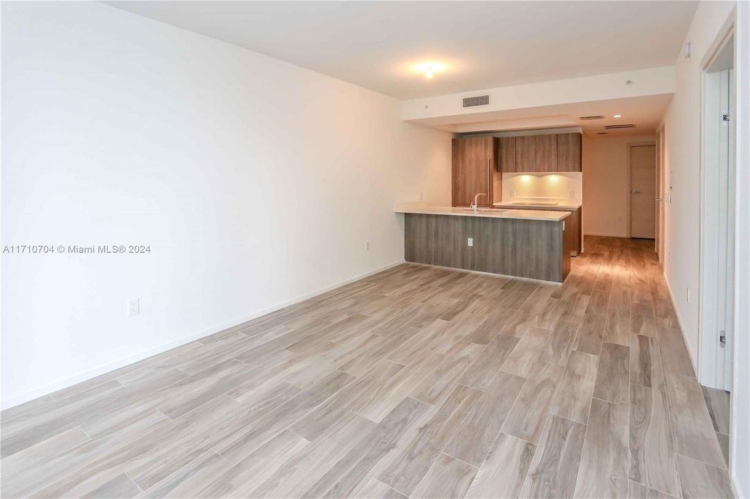 For Rent: $4,500 (1 beds, 2 baths, 881 Square Feet)