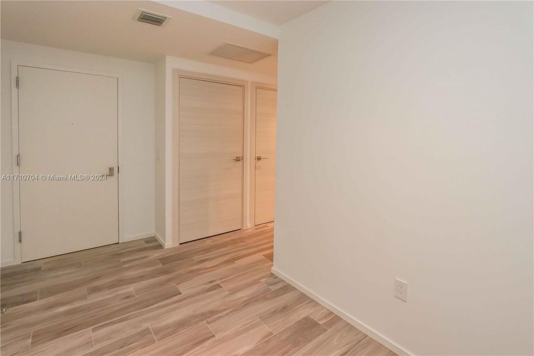 For Rent: $4,500 (1 beds, 2 baths, 881 Square Feet)