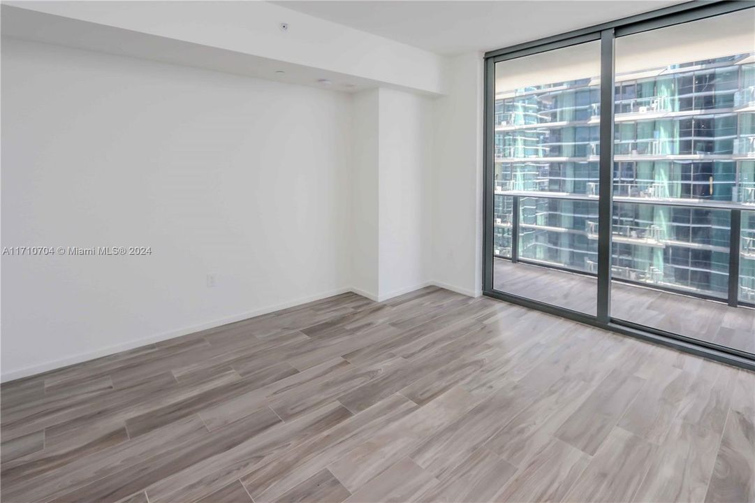 For Rent: $4,500 (1 beds, 2 baths, 881 Square Feet)