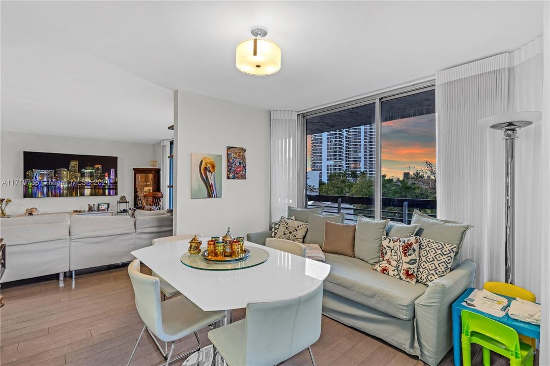 For Sale: $574,999 (2 beds, 2 baths, 1447 Square Feet)