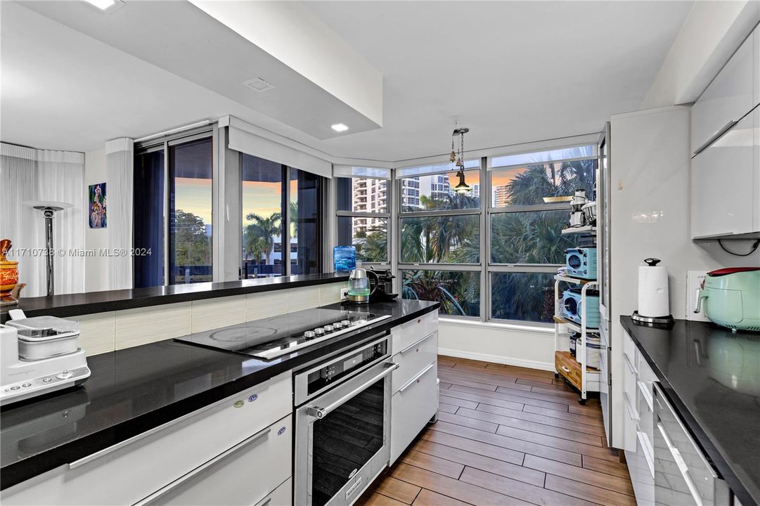 For Sale: $574,999 (2 beds, 2 baths, 1447 Square Feet)