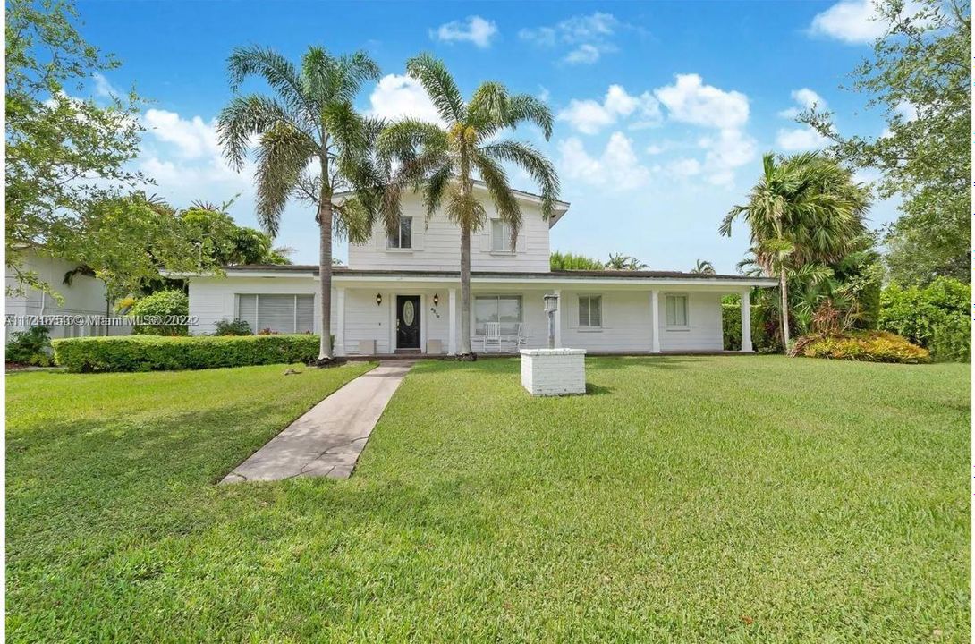 For Sale: $3,200,000 (3 beds, 2 baths, 2376 Square Feet)