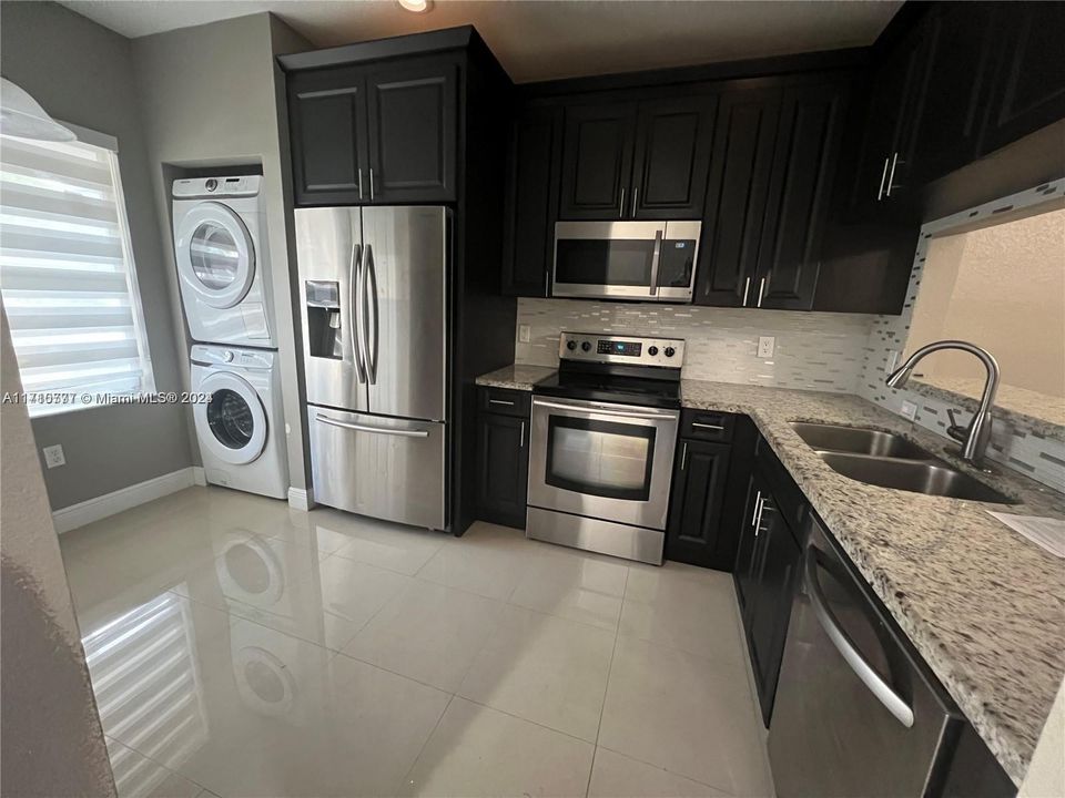 For Rent: $2,599 (2 beds, 2 baths, 1056 Square Feet)