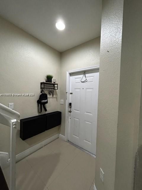 For Rent: $2,599 (2 beds, 2 baths, 1056 Square Feet)