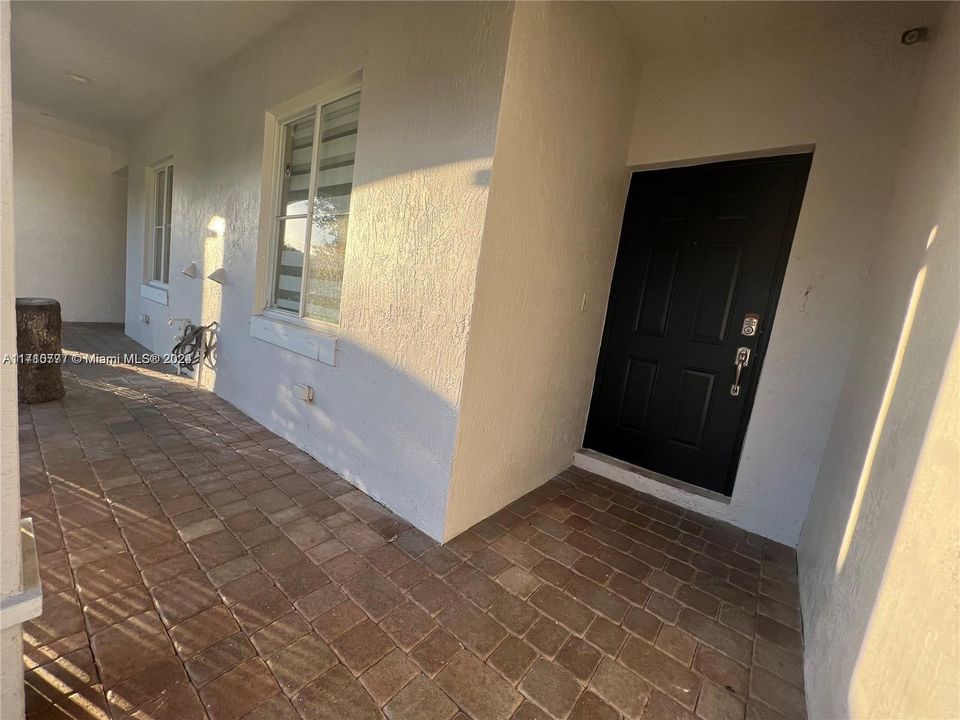 For Rent: $2,599 (2 beds, 2 baths, 1056 Square Feet)