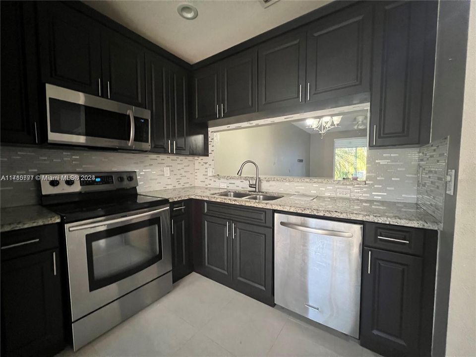 For Rent: $2,599 (2 beds, 2 baths, 1056 Square Feet)