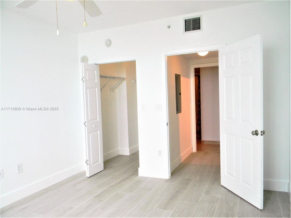 For Rent: $2,800 (1 beds, 1 baths, 739 Square Feet)