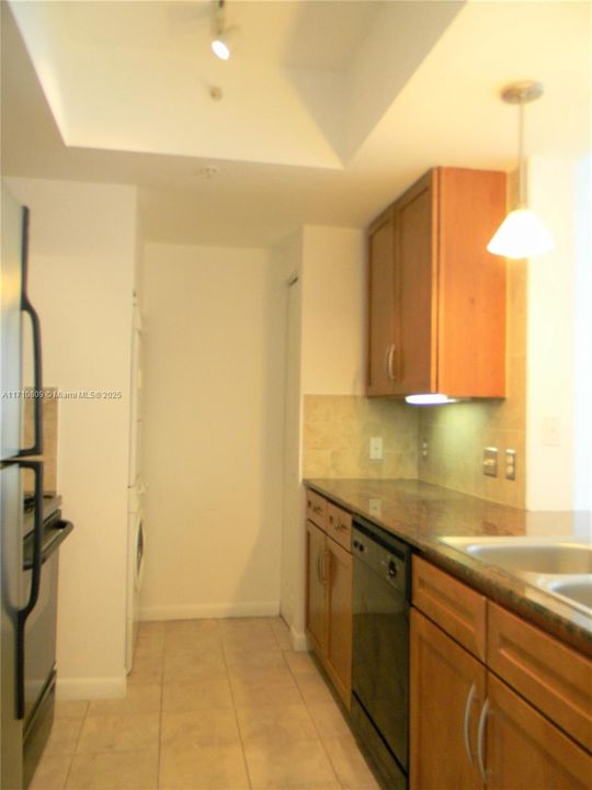 For Rent: $2,800 (1 beds, 1 baths, 739 Square Feet)