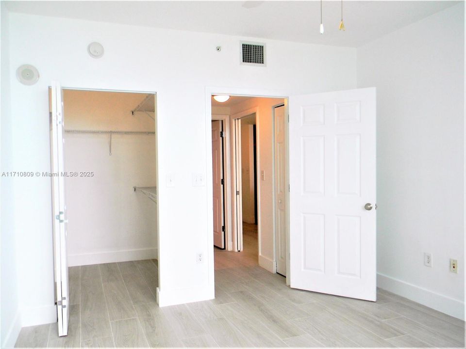 For Rent: $2,800 (1 beds, 1 baths, 739 Square Feet)