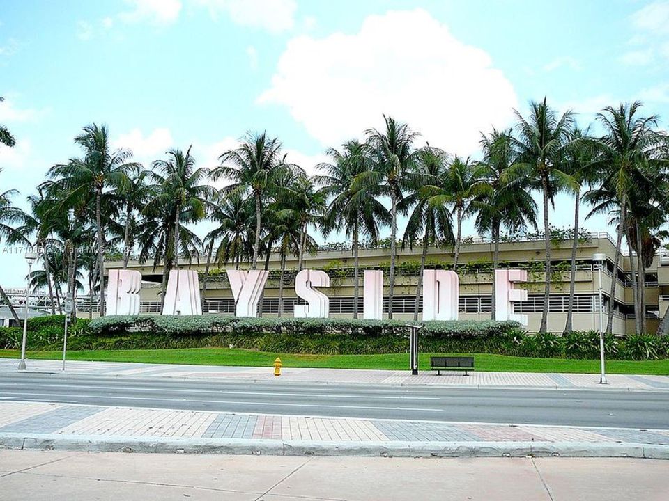 Bayside Marketplace - open air shopping center