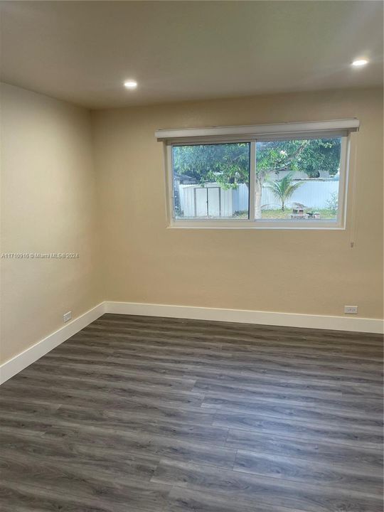 For Rent: $3,300 (3 beds, 1 baths, 1603 Square Feet)