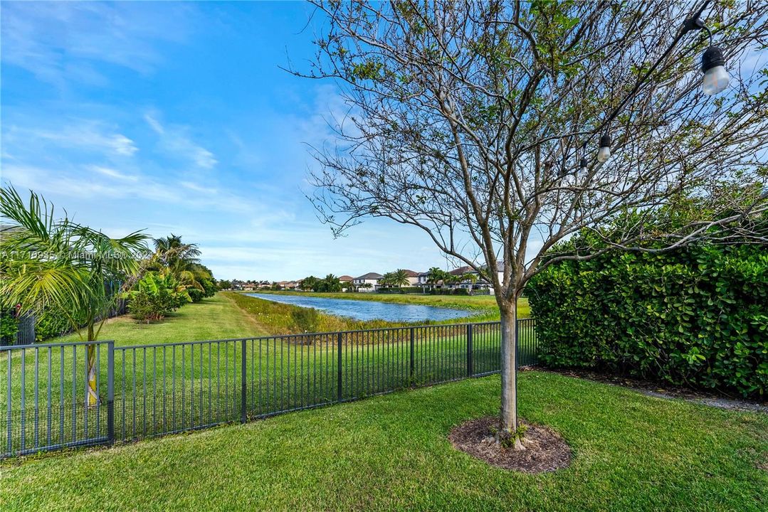 For Sale: $725,000 (3 beds, 2 baths, 2049 Square Feet)