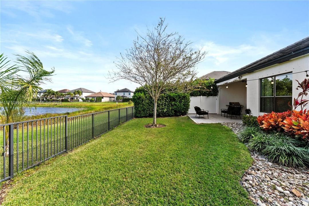 For Sale: $725,000 (3 beds, 2 baths, 2049 Square Feet)