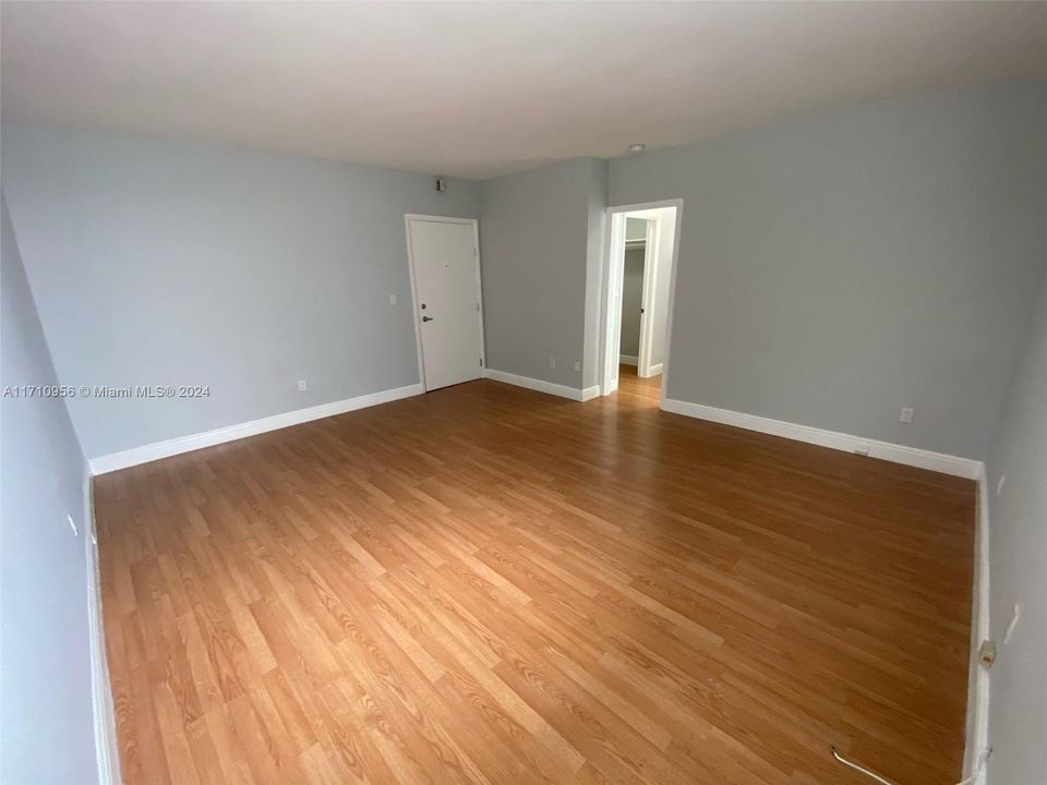 For Rent: $1,750 (0 beds, 1 baths, 440 Square Feet)