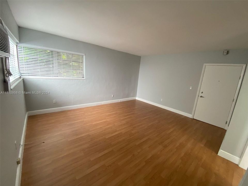 For Rent: $1,750 (0 beds, 1 baths, 440 Square Feet)