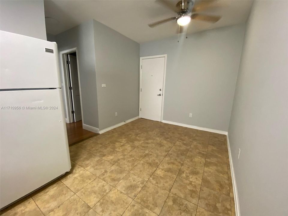 For Rent: $1,750 (0 beds, 1 baths, 440 Square Feet)