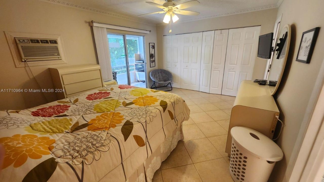 For Sale: $109,000 (1 beds, 1 baths, 700 Square Feet)