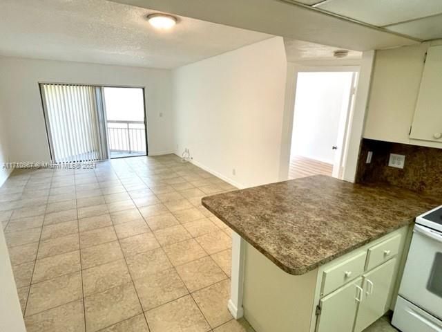 For Sale: $305,000 (2 beds, 2 baths, 1036 Square Feet)