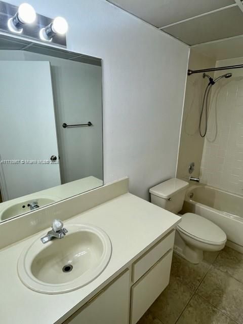 For Sale: $305,000 (2 beds, 2 baths, 1036 Square Feet)