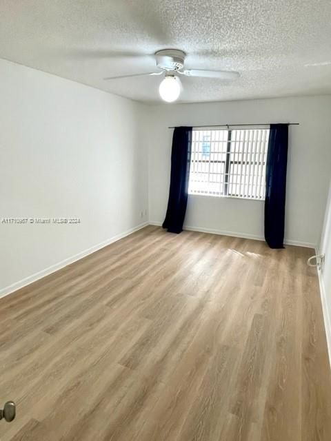 For Sale: $305,000 (2 beds, 2 baths, 1036 Square Feet)