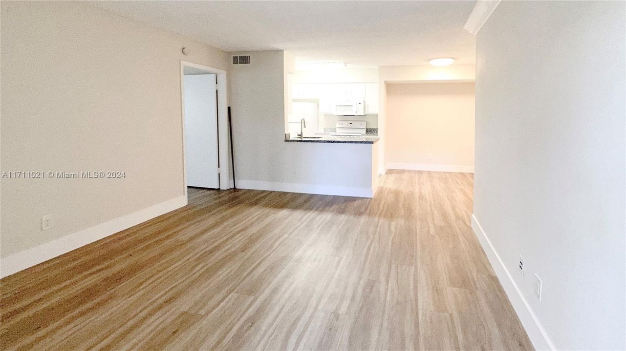 For Rent: $2,100 (2 beds, 2 baths, 932 Square Feet)