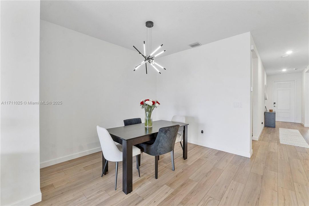 For Sale: $629,000 (3 beds, 2 baths, 1948 Square Feet)