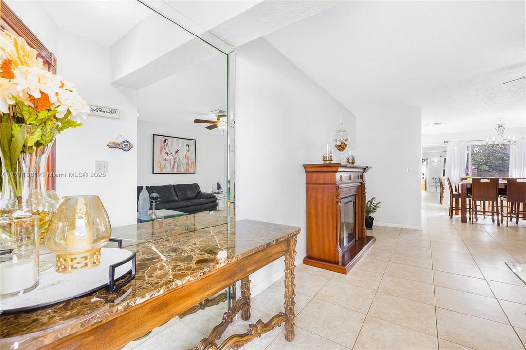 En Venta: $599,999 (3 camas, 2 baños, 1837 Pies cuadrados)