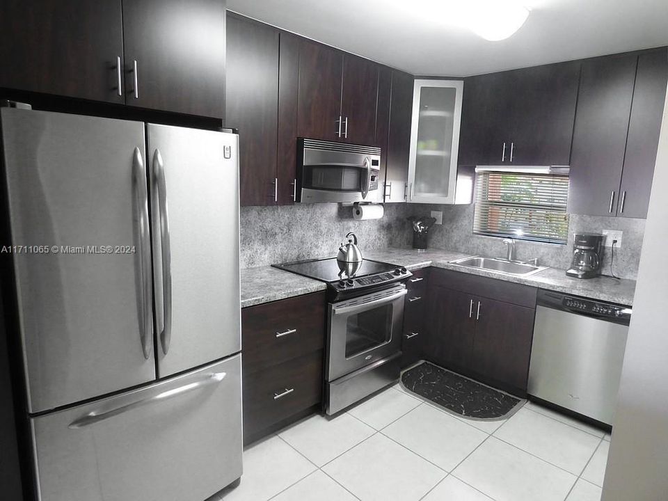 For Rent: $2,300 (2 beds, 2 baths, 1170 Square Feet)