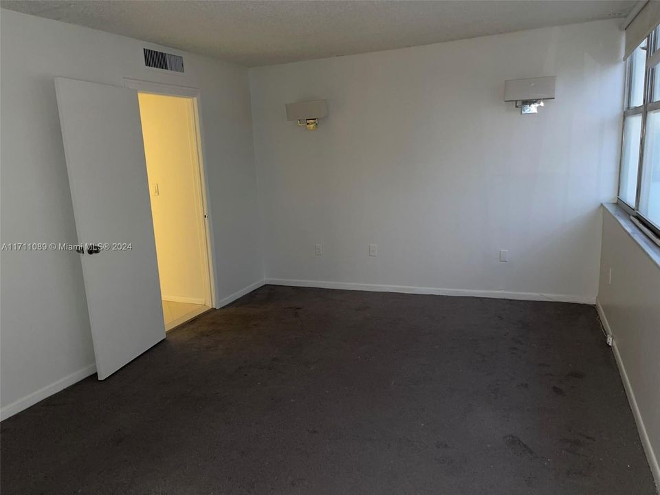 For Sale: $385,000 (1 beds, 1 baths, 855 Square Feet)