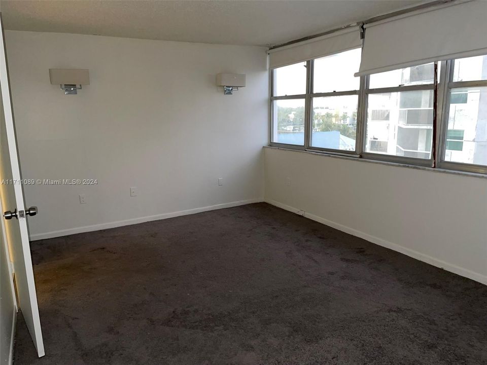 For Sale: $385,000 (1 beds, 1 baths, 855 Square Feet)