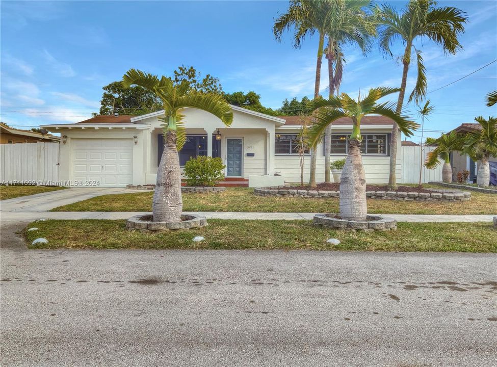 For Sale: $690,000 (3 beds, 2 baths, 1465 Square Feet)