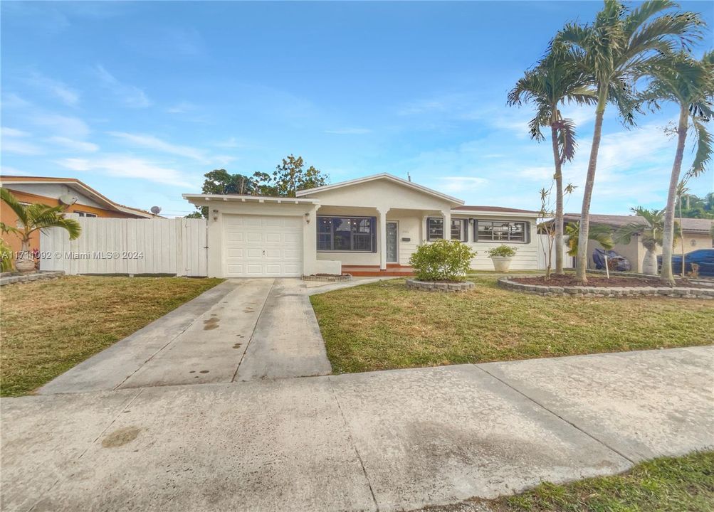 For Sale: $690,000 (3 beds, 2 baths, 1465 Square Feet)