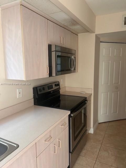 For Sale: $219,990 (2 beds, 2 baths, 1070 Square Feet)