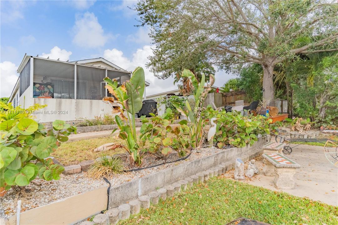 For Sale: $345,000 (2 beds, 2 baths, 1164 Square Feet)