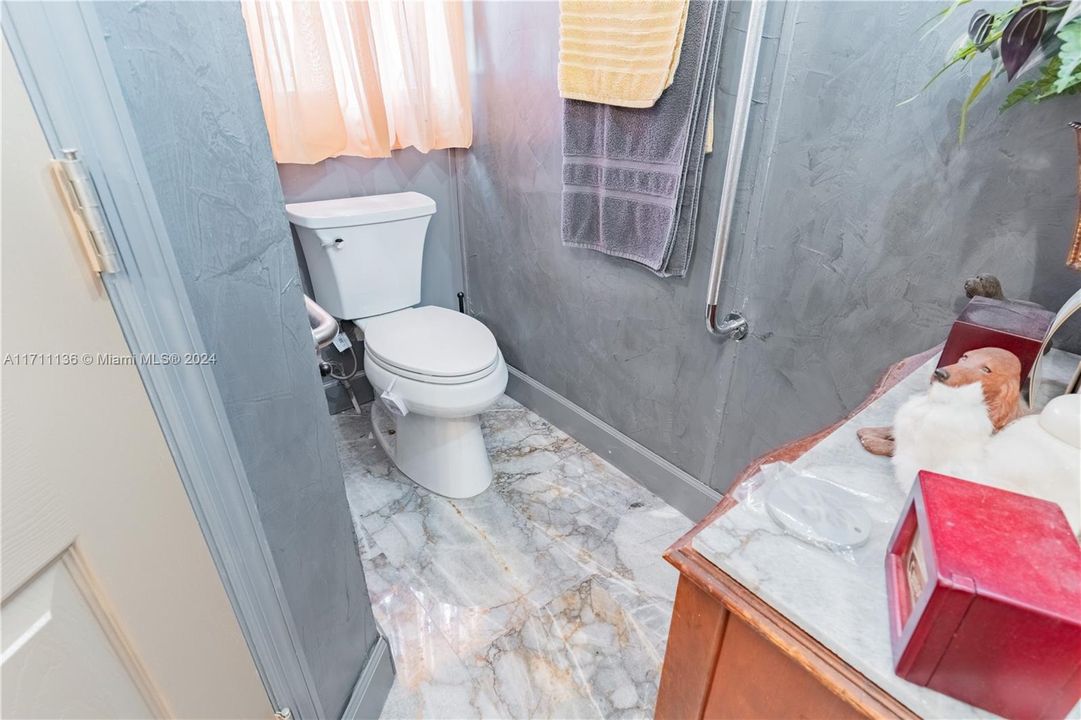 For Sale: $345,000 (2 beds, 2 baths, 1164 Square Feet)