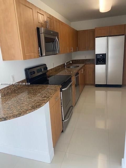 For Rent: $2,500 (1 beds, 1 baths, 934 Square Feet)