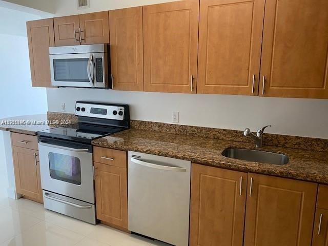 For Rent: $2,500 (1 beds, 1 baths, 934 Square Feet)