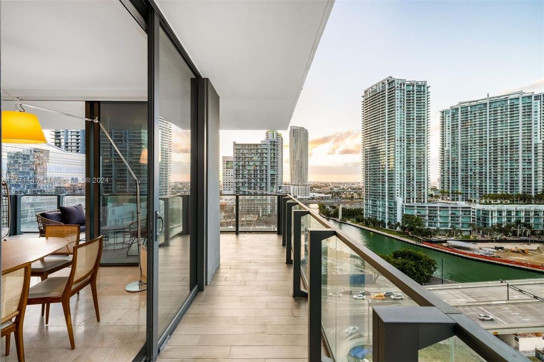 For Sale: $1,195,000 (2 beds, 2 baths, 1265 Square Feet)