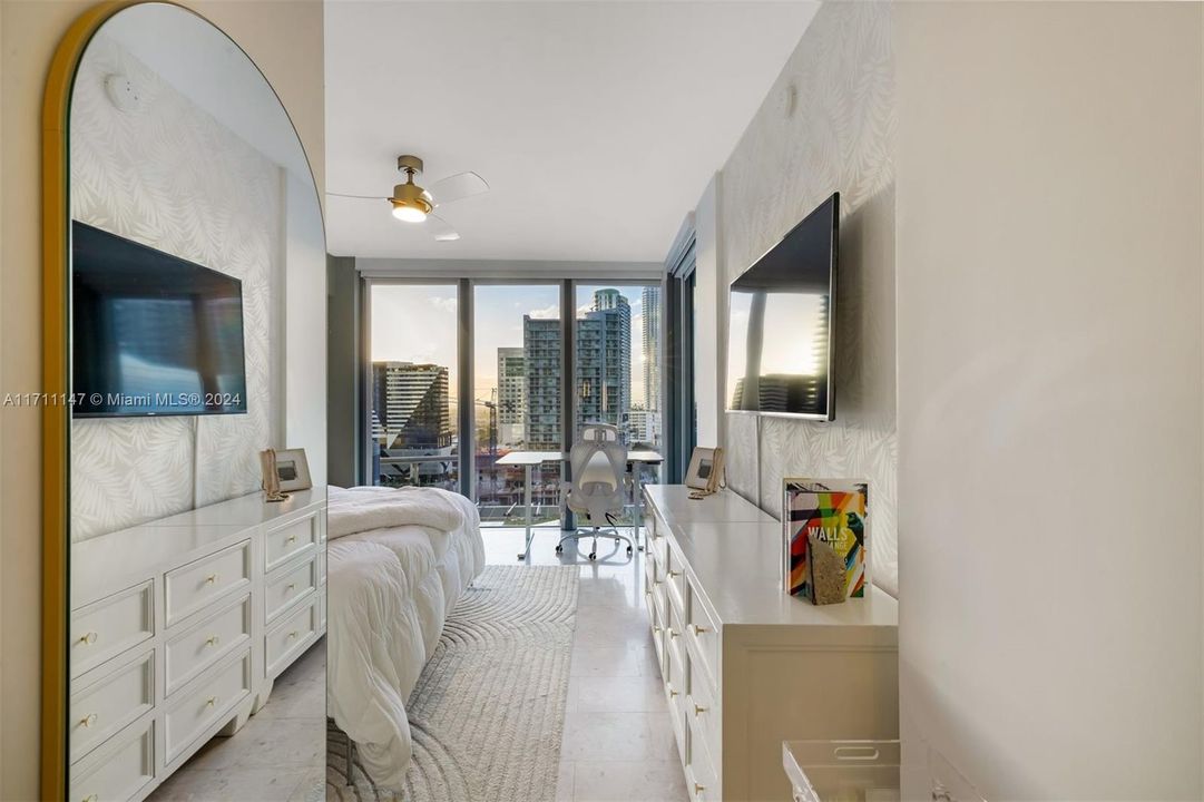 For Sale: $1,195,000 (2 beds, 2 baths, 1265 Square Feet)