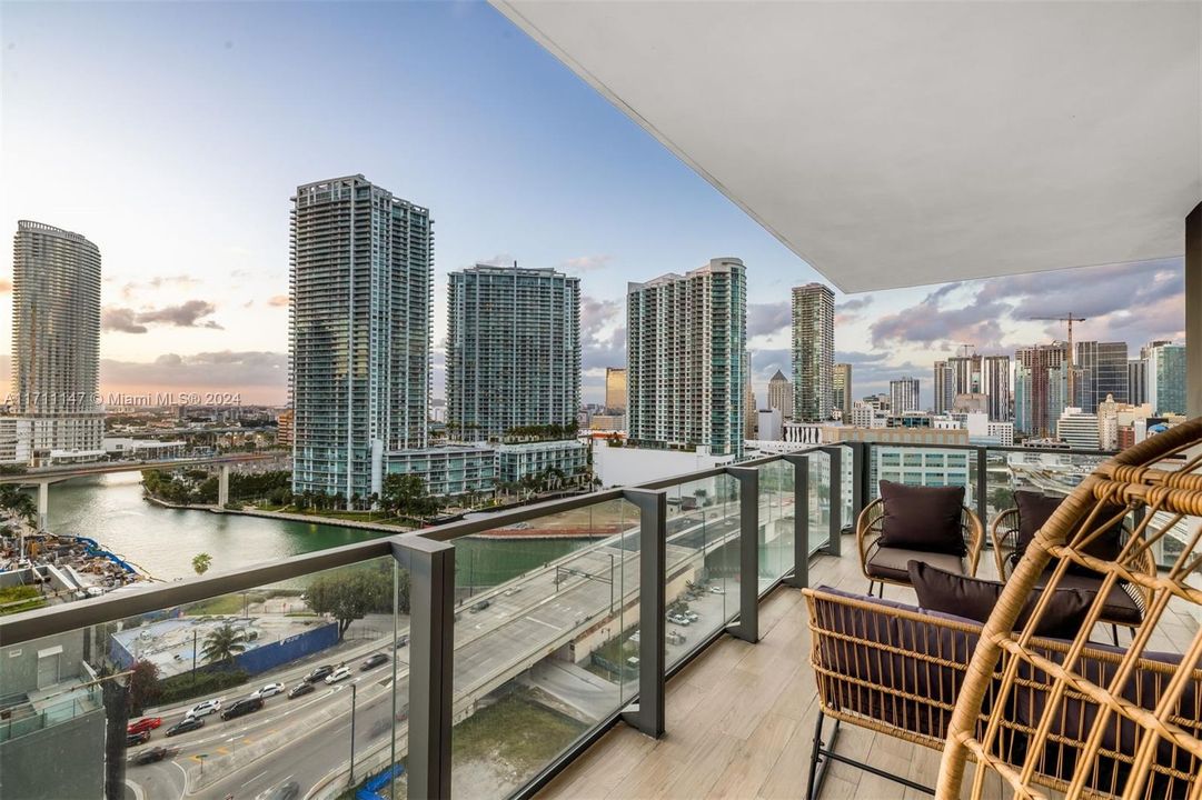 For Sale: $1,195,000 (2 beds, 2 baths, 1265 Square Feet)