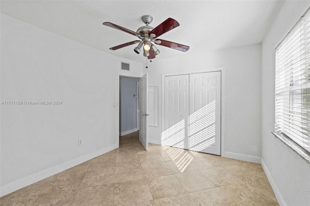 For Rent: $2,750 (2 beds, 1 baths, 800 Square Feet)