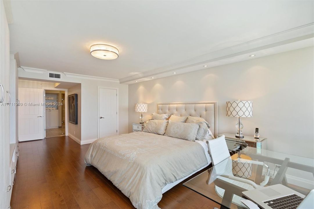 For Sale: $1,549,000 (2 beds, 2 baths, 1879 Square Feet)