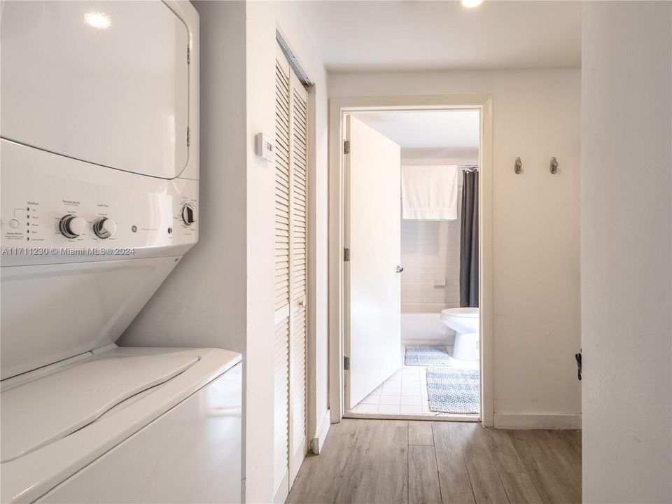 For Sale: $350,000 (1 beds, 1 baths, 512 Square Feet)